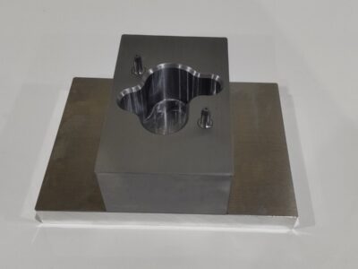 ピン圧入用の受け治具