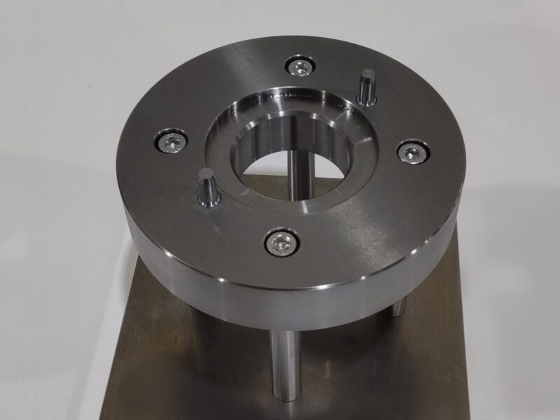 ピン圧入用の受け治具