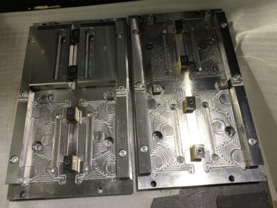 複数個を同時に加工する治具